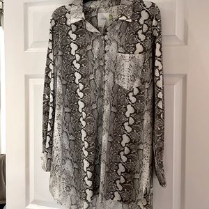 Gorgeous stretchy long Lysse top xl